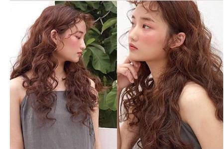 羊毛卷发型图片女