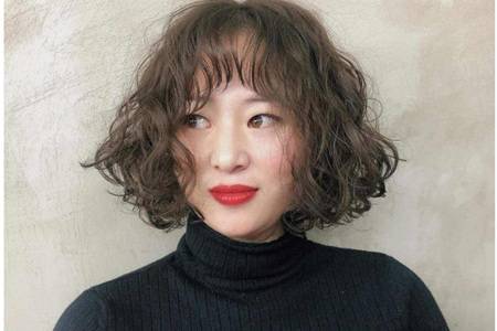 羊毛卷发型图片女