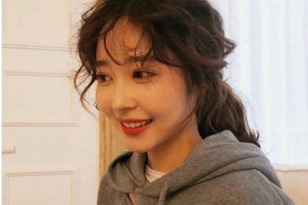 羊毛卷发型图片女