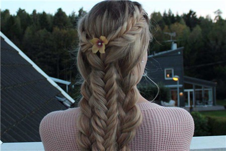 1567764684706990.jpg 蜈蚣辫编法图解