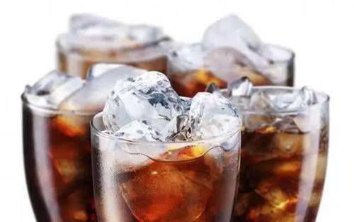 这种水很好喝？别再喝了会伤害你的头发