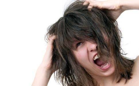如何有效去除头皮屑 让你不再“发如雪”