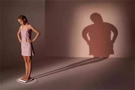 女性减肥只看体重秤上的数字，那就注定了失败.jpg