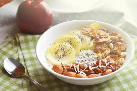 1536138673766575.jpg 燕麦口感营养俱佳,女生健身减肥多吃它