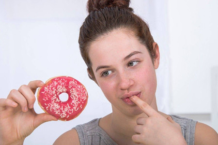 女生月经期间如何瘦，光靠吃还不够