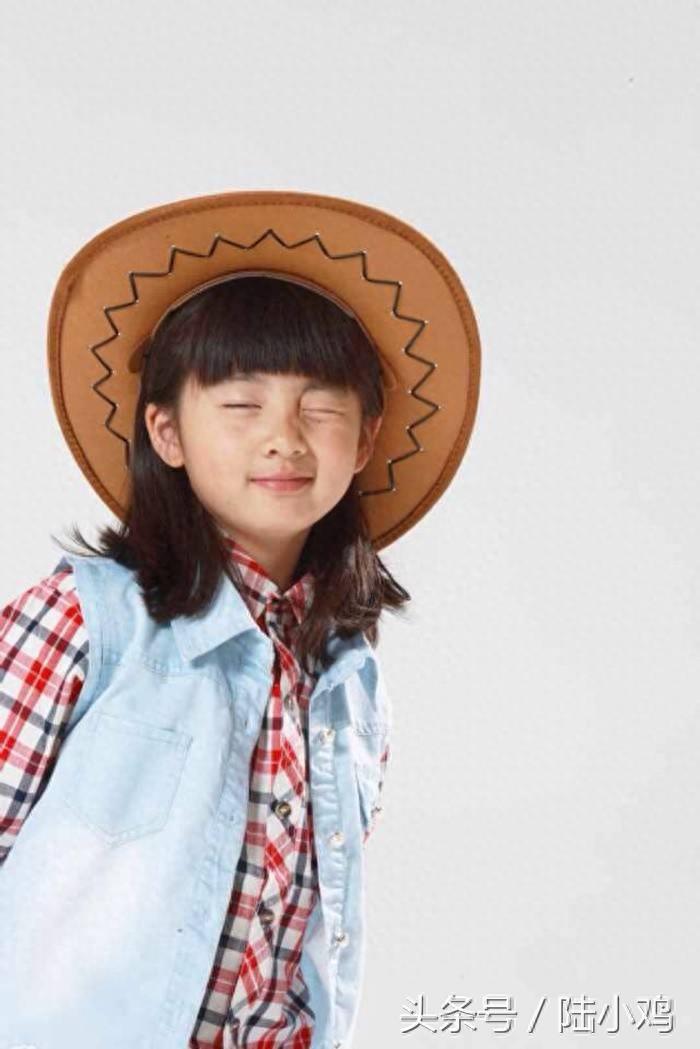 黄磊女儿多多近照,多才多艺,超级学霸,时装范儿,贴心小棉袄