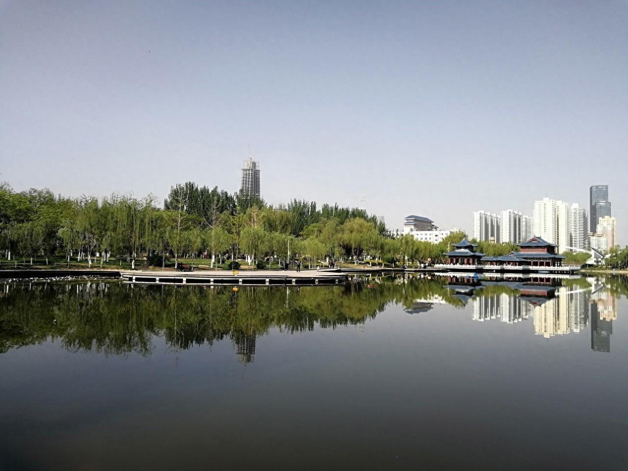 雁滩公园位于兰州市东郊雁滩滩尖，是兰州的游览胜地之一