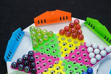 跳跳棋的玩法和技巧