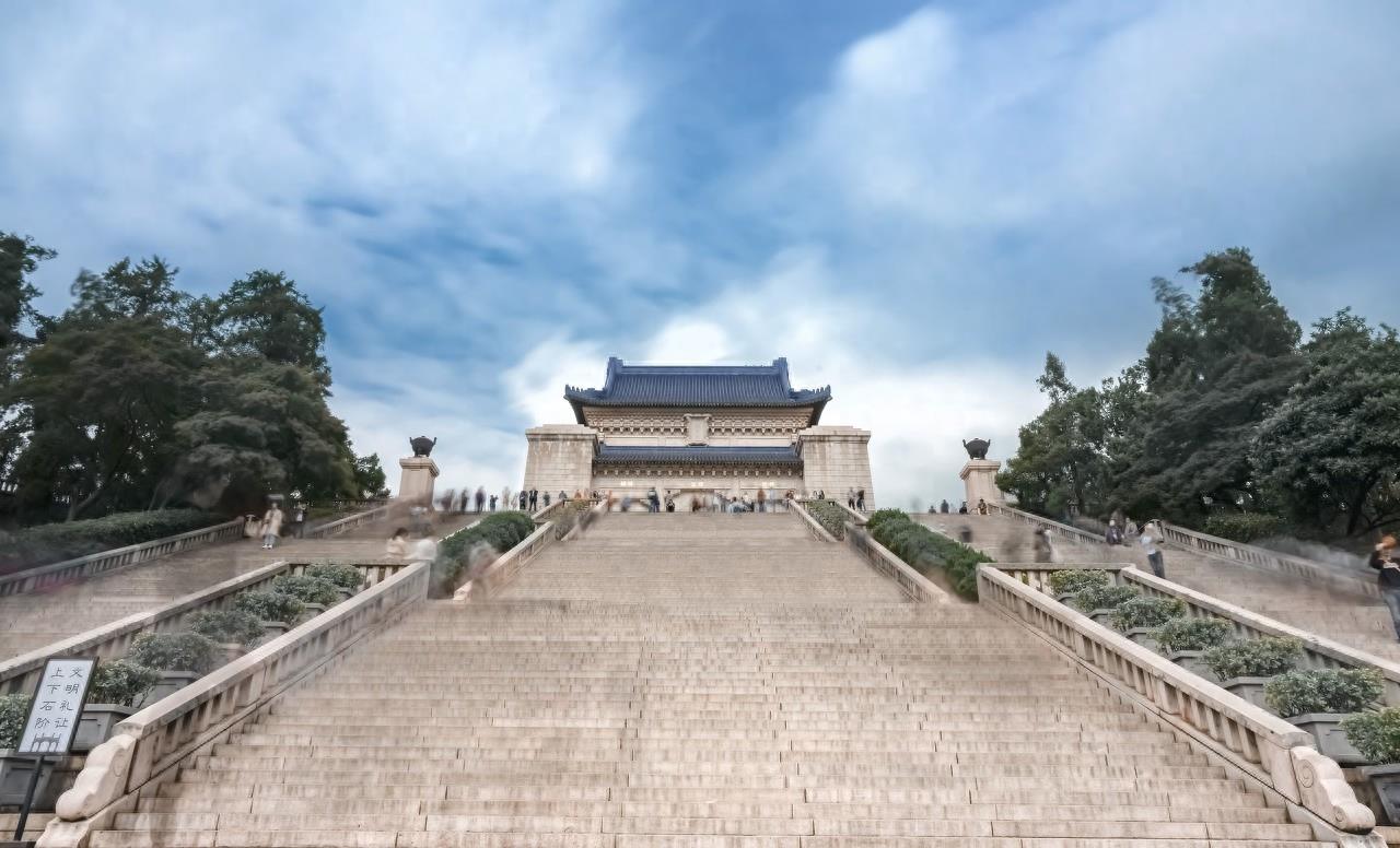 中山陵位于江苏省南京市玄武区，是孙中山先生的陵寝
