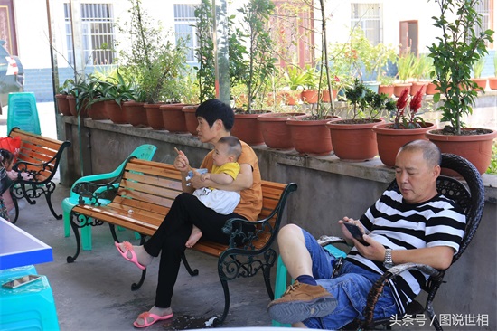 重庆：避暑农家乐生意火爆，1800元每月包吃住，自助正餐四荤四素