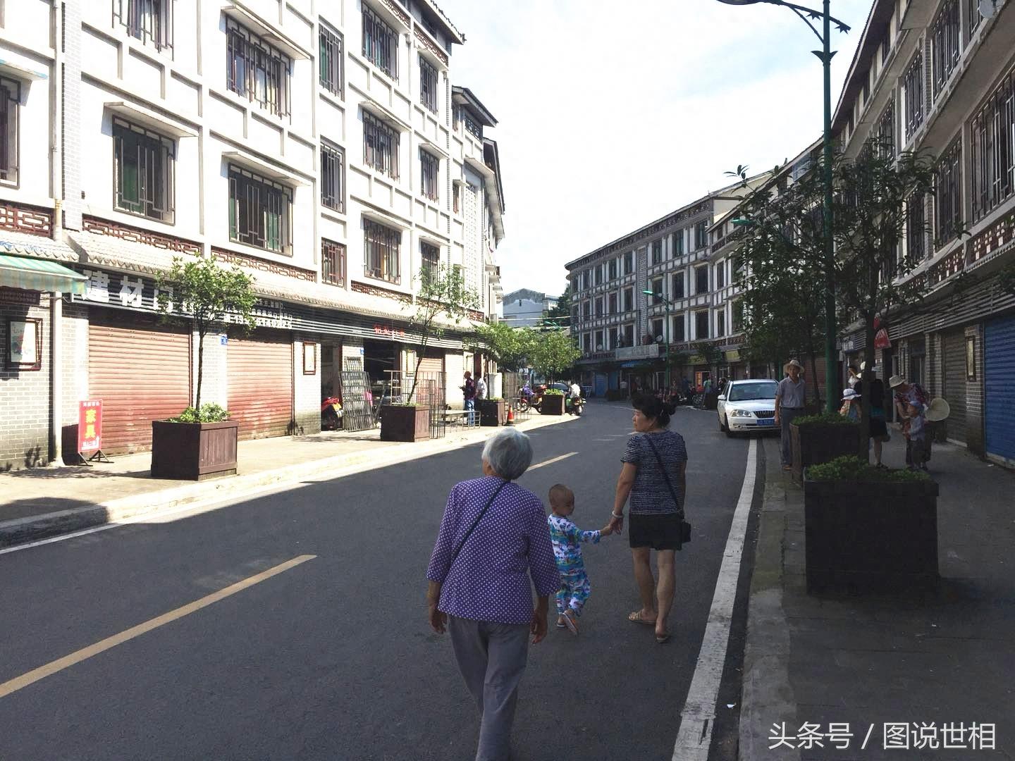 重庆：避暑农家乐生意火爆，1800元每月包吃住，自助正餐四荤四素