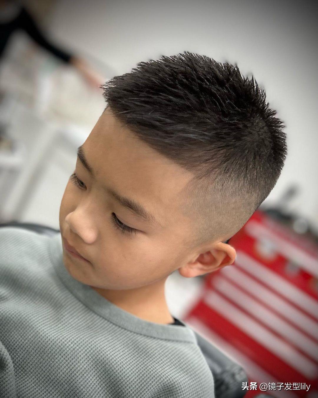 ​精选小男孩发型13款，百变有型很精神，剪完真帅气